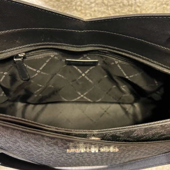 Michael Kors Jet Set Large Logo Shoulder Bag - Picture 7 of 8